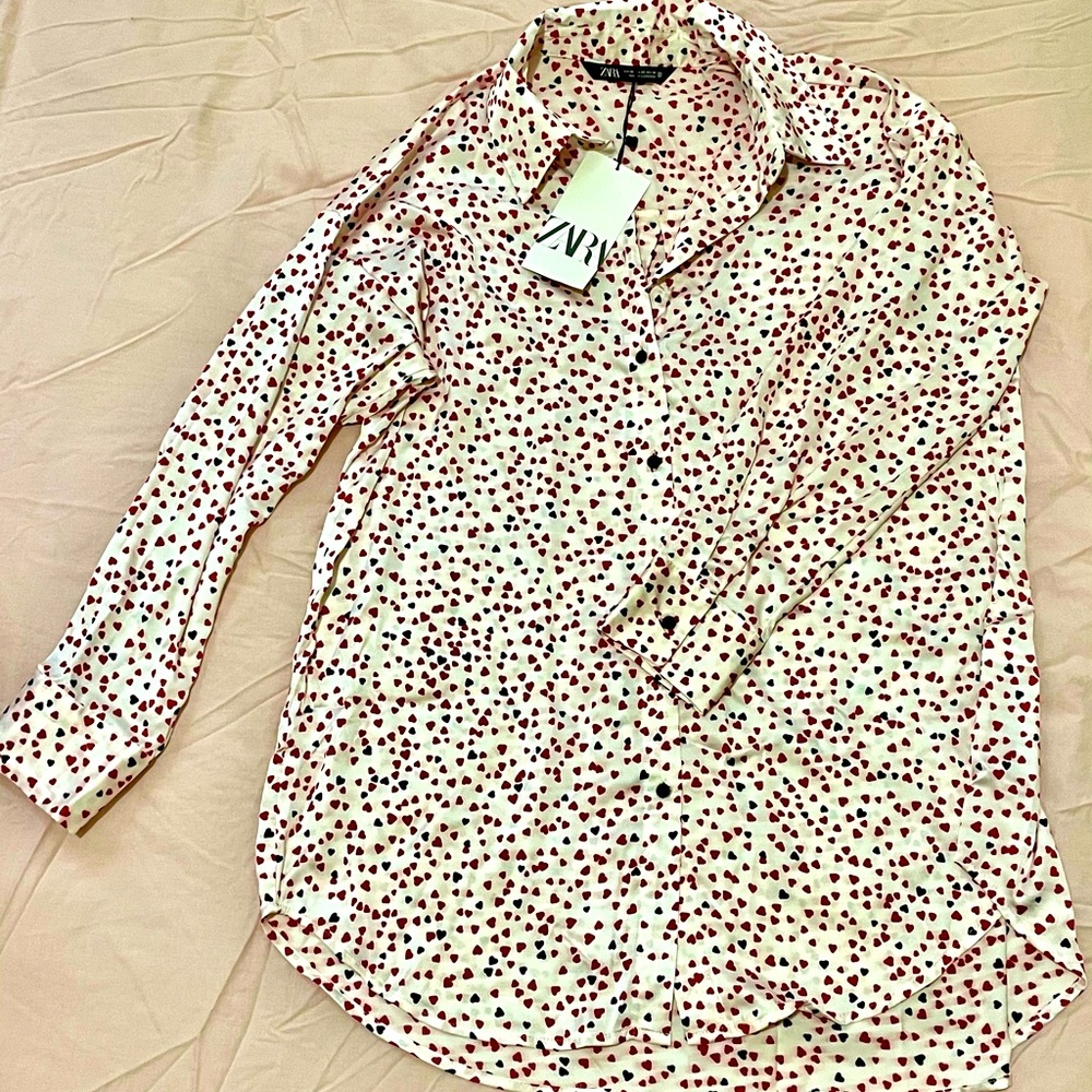 NWT Zara button-down satin effect shirt with all over heart print